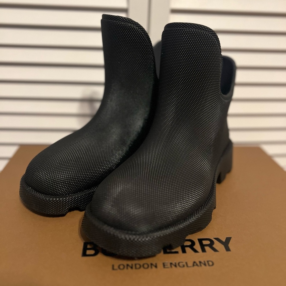Burberry black rain boots